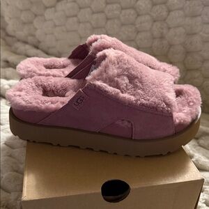 UGG Bayonna pink Slip-On Footwear Sz 6